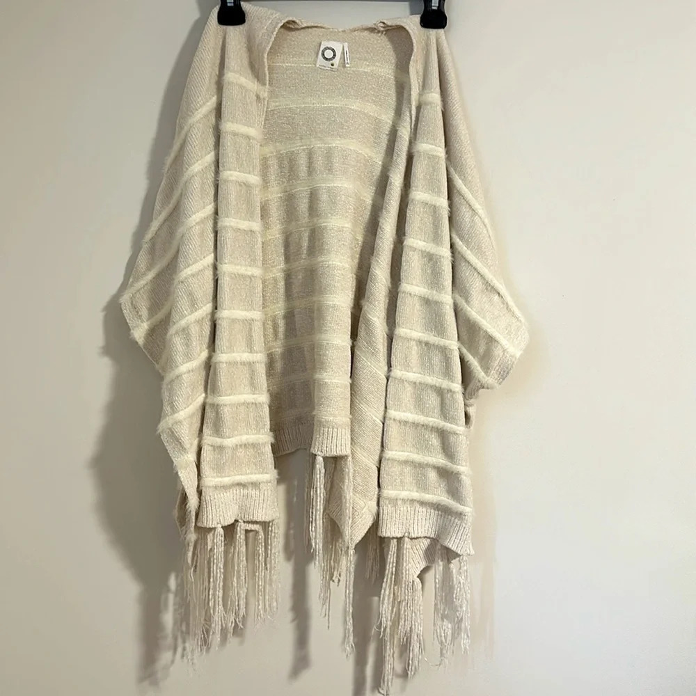 Akemi Kin Anthropologie Cream tassel poncho tunic one size open cardigan